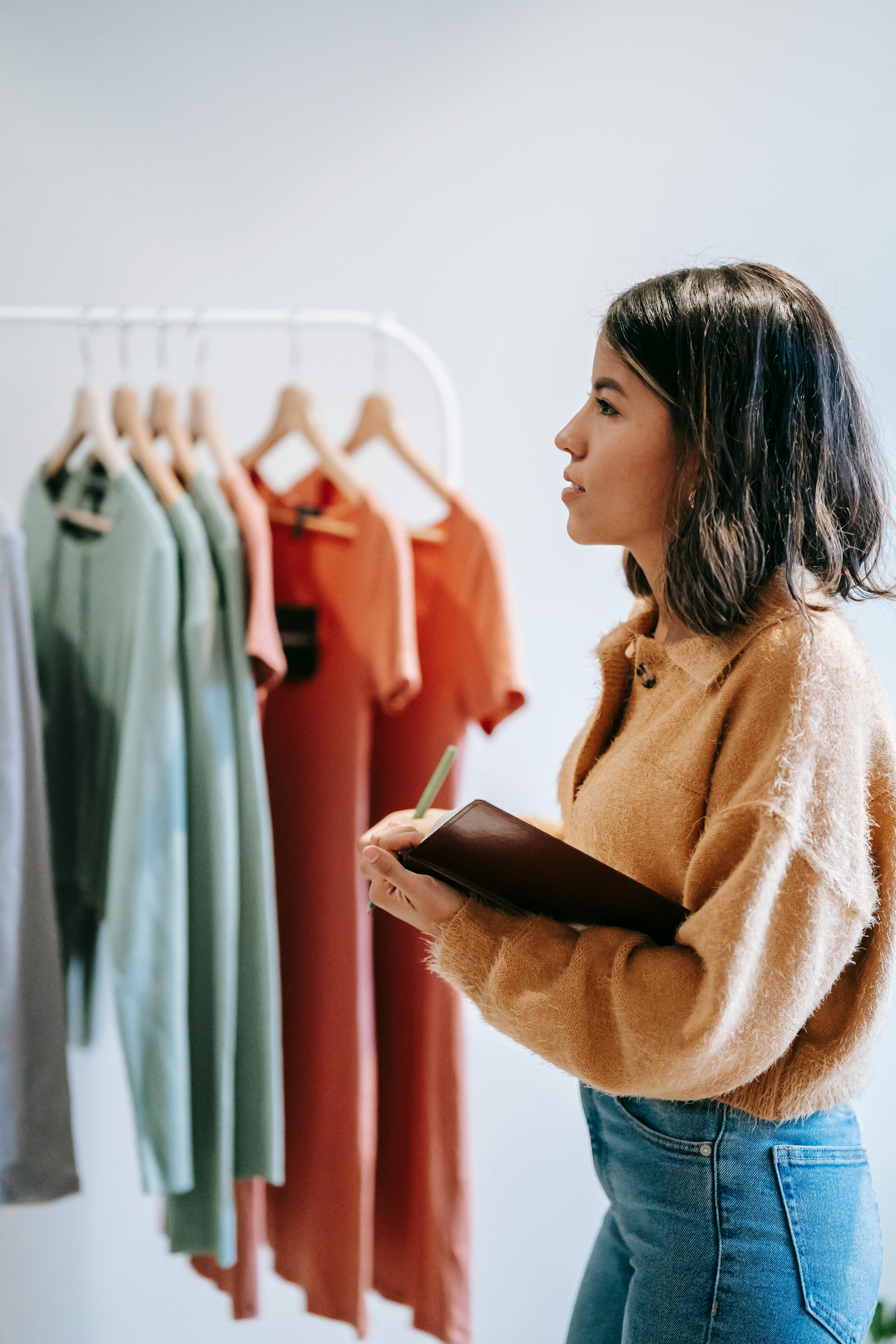 A store assistant working | Source: Pexels