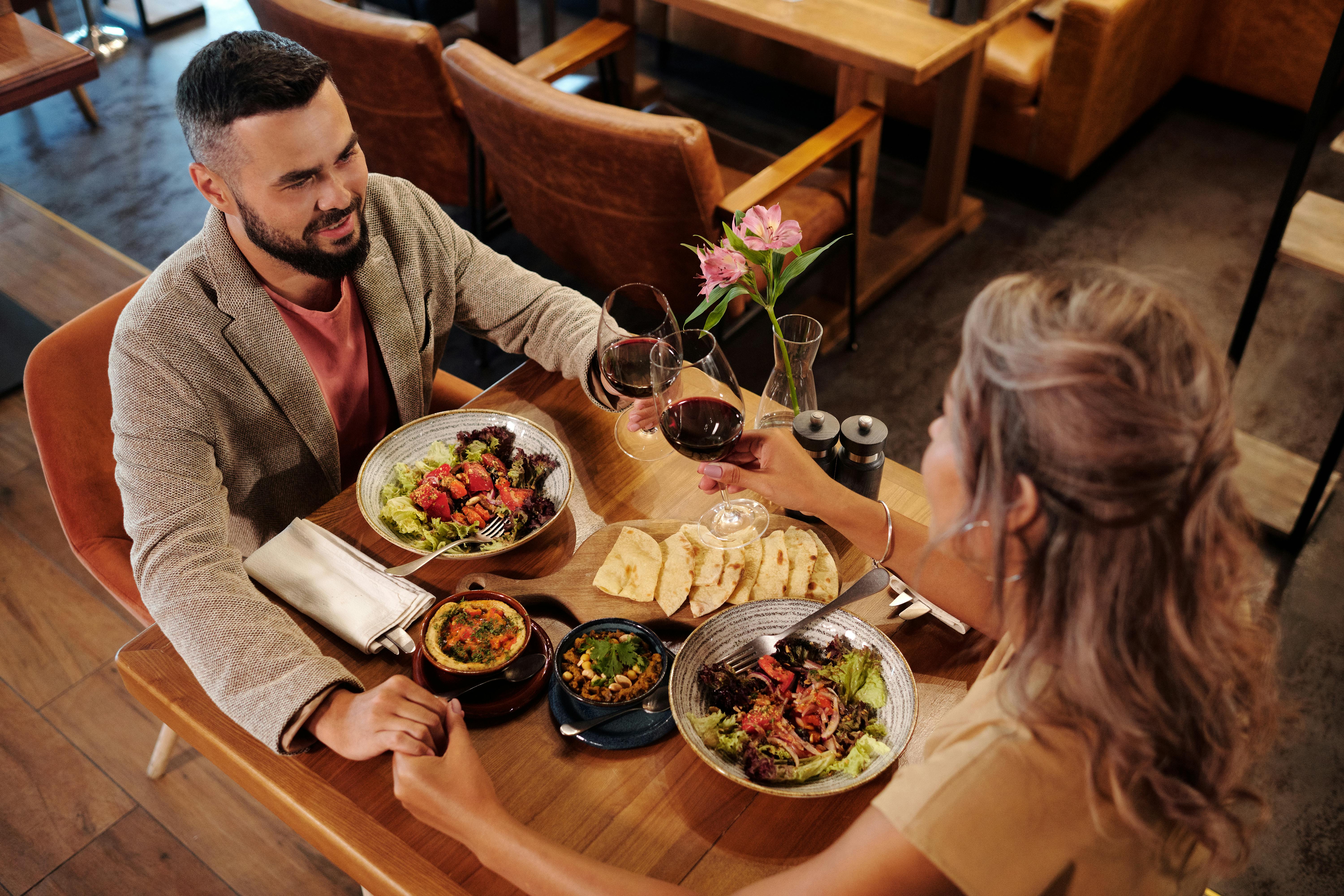 A couple on a date | Source: Pexels