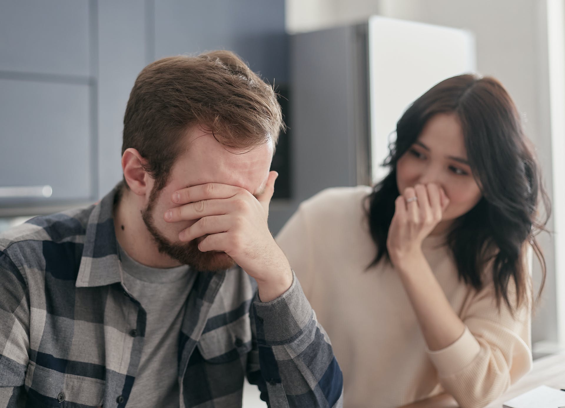 Couple seated on a sofa | Source: Pexels