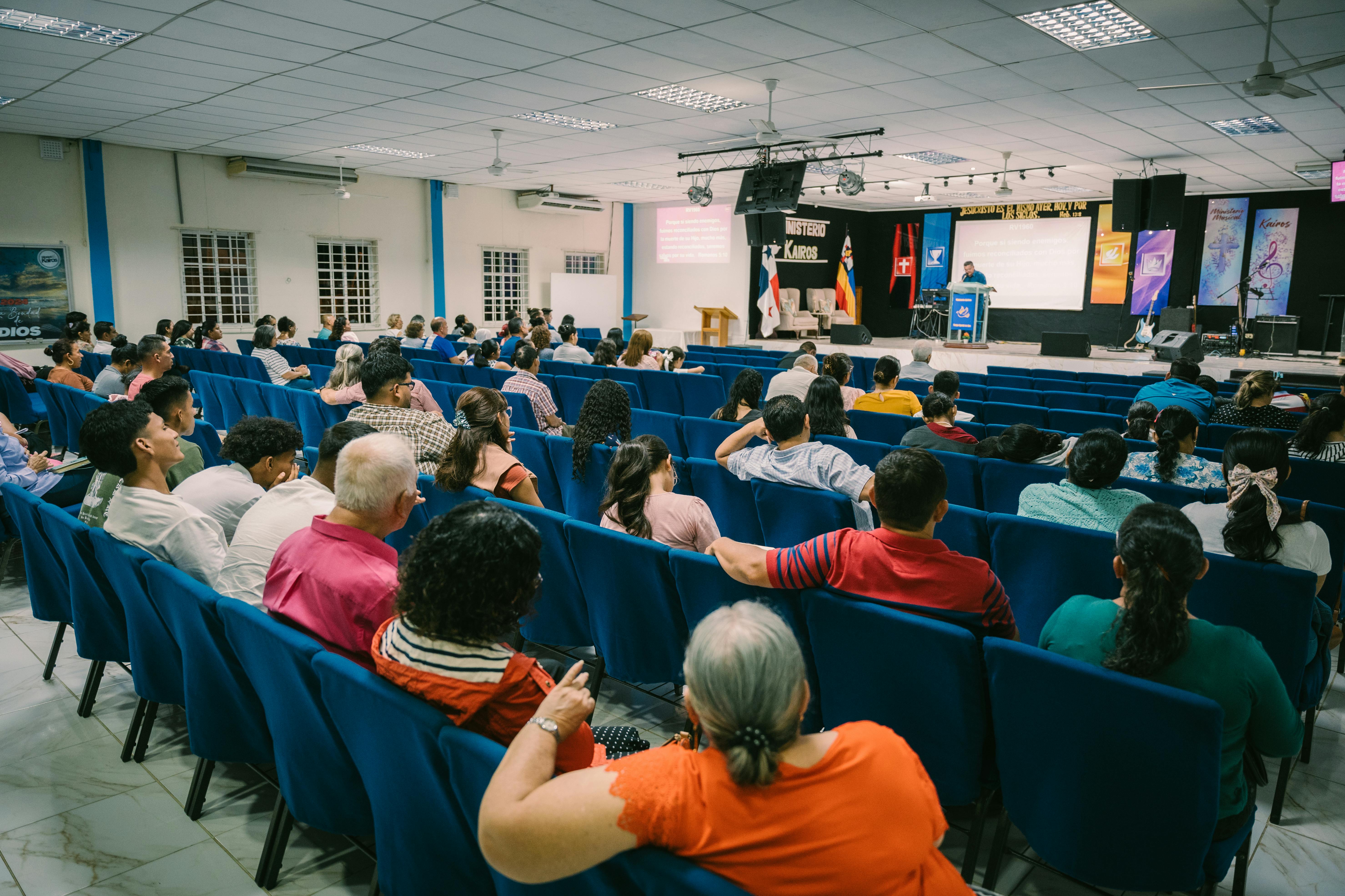 Harold and Margaret present their stories on stage | Source: Pexels